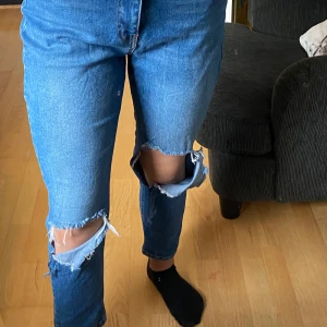 Blå jeans  - Dom är i ett stretch material 