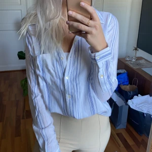 Skjorta i linneliknande material - Aldrig använd ✨ 