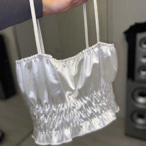 Silkes topp från nelly - Använd 1-2 gånger max, snygg topp men använder tyvärr inte