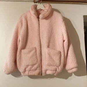 Rosa jacka - Rosa jacka i storlek xxs-xs-s. Använd en gång 