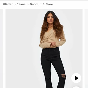 Natasha goes destroy bootcut jeans - ginatricot - Aldrig använd! Storlek 36
