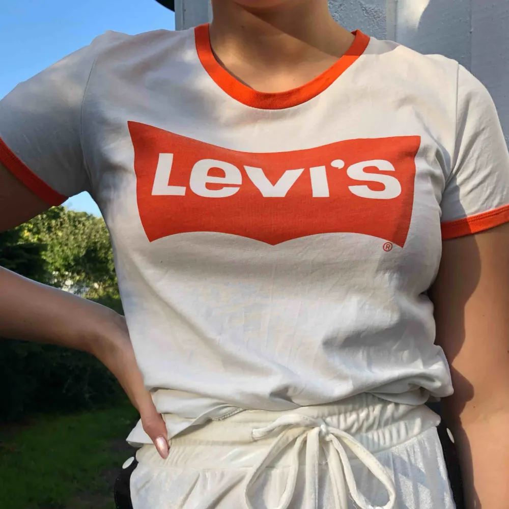 Levi’s t-shirt i nyskick🔥 Köparen står för frakt😊. T-shirts.