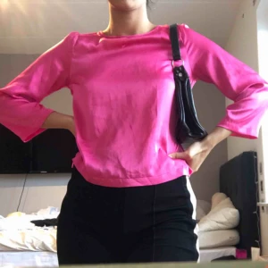  - Jättesöt och fin blus från H&M! Frakt ingår i priset🥳
