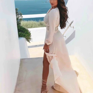  - Maxiklänning i storlek 34-36. Pris 400, kan fraktas! Använd endast i några timmar.