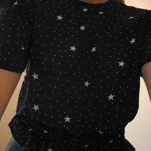  - Blus från Gina Tricot