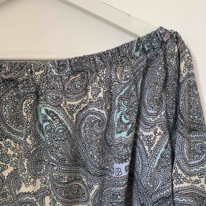  - Suuuperfin och skön blus från BikBok. Knappt använd! 