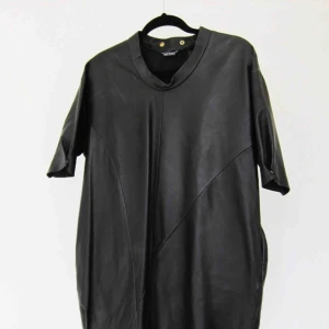  - Acne skinklänning , passar till S och M 