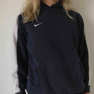  - Nike hoodie