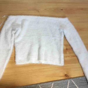  - Ny varm off shoulder tröja från hm, aldrig använd💕