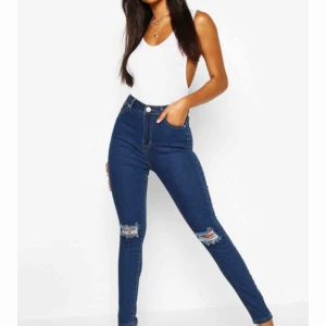 - Helt nya, endast testade Jeans från boohoo. Inga fel alls på dom, bara att dom inte passar. Nypris 190kr☀️