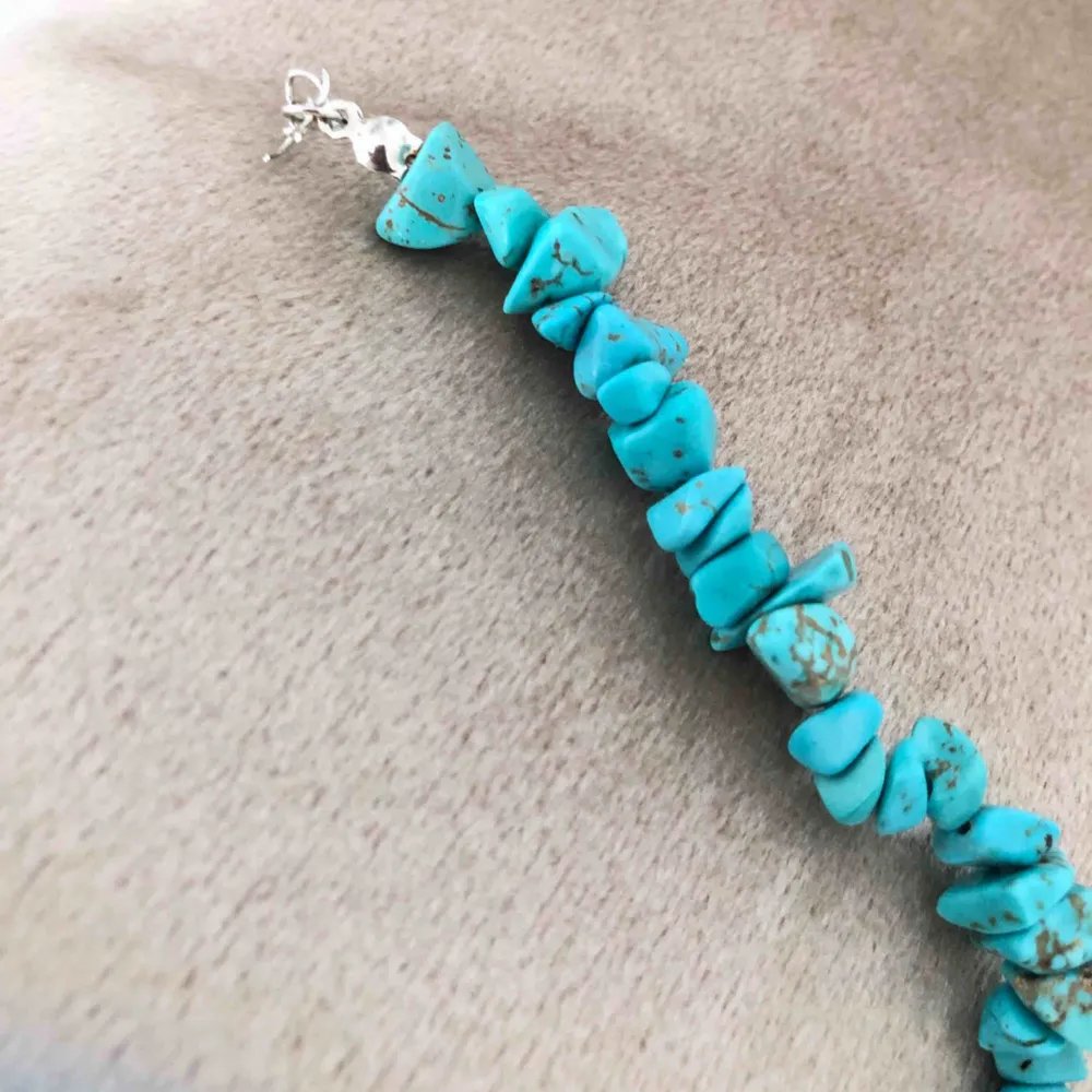 Super fint blått armband av korall stenar⭐️ köpt i Grekland🌊 frakt tillkommer på 9 kr💫. Accessoarer.
