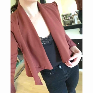  - Teracottafärgad kavaj från forever 21. 