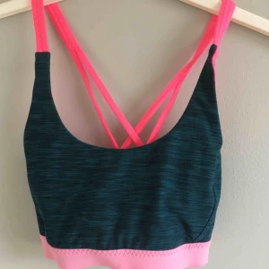  - Finaste träningstoppen med kors i ryggen❤️använd