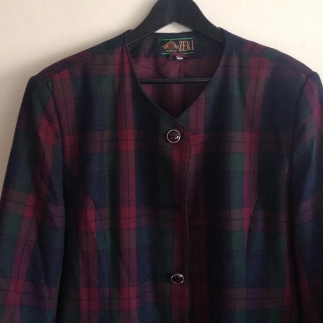 Rutig kavaj i stor storlek, Funkar dock på alla. Knapp fattas, se bild 2. Axelvaddar  - 1413453012