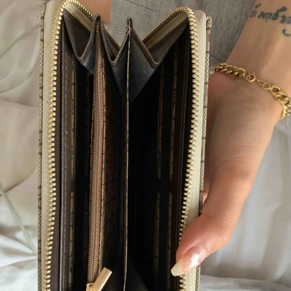 Gucci plånbok (fake) helt ny!✨. Väskor.