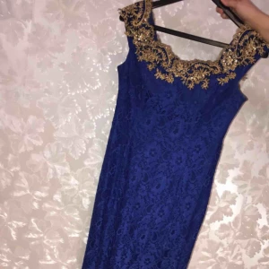  - Lång blå balklänning 