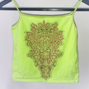  - Neongrönt linne köpt nån gång på 90-talet. Frakt tillkommer på 18 kr!