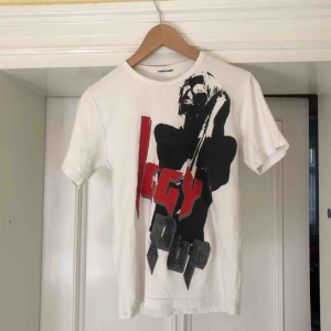  - Trevligt använt skick. Kan hämtas i Uppsala eller skickas mot fraktkostnad.