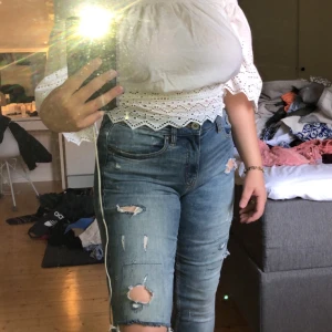Slitna jeans - Dessa slitna jeans är jättesnygga men kommer inte till användning då det inte är min stil längre 