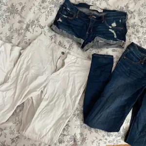 PAKETPRIS abercrombie jeans, w28/L31, abercrombie shorts, w28 och ett par mango skitsnygga utsvängda vita jeans 38. För små för mig. 