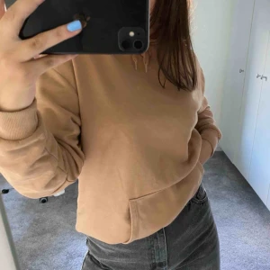  - Knappt använd hoodie från Cubus