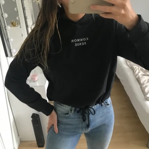 hoodie från Gina 🖤 - .