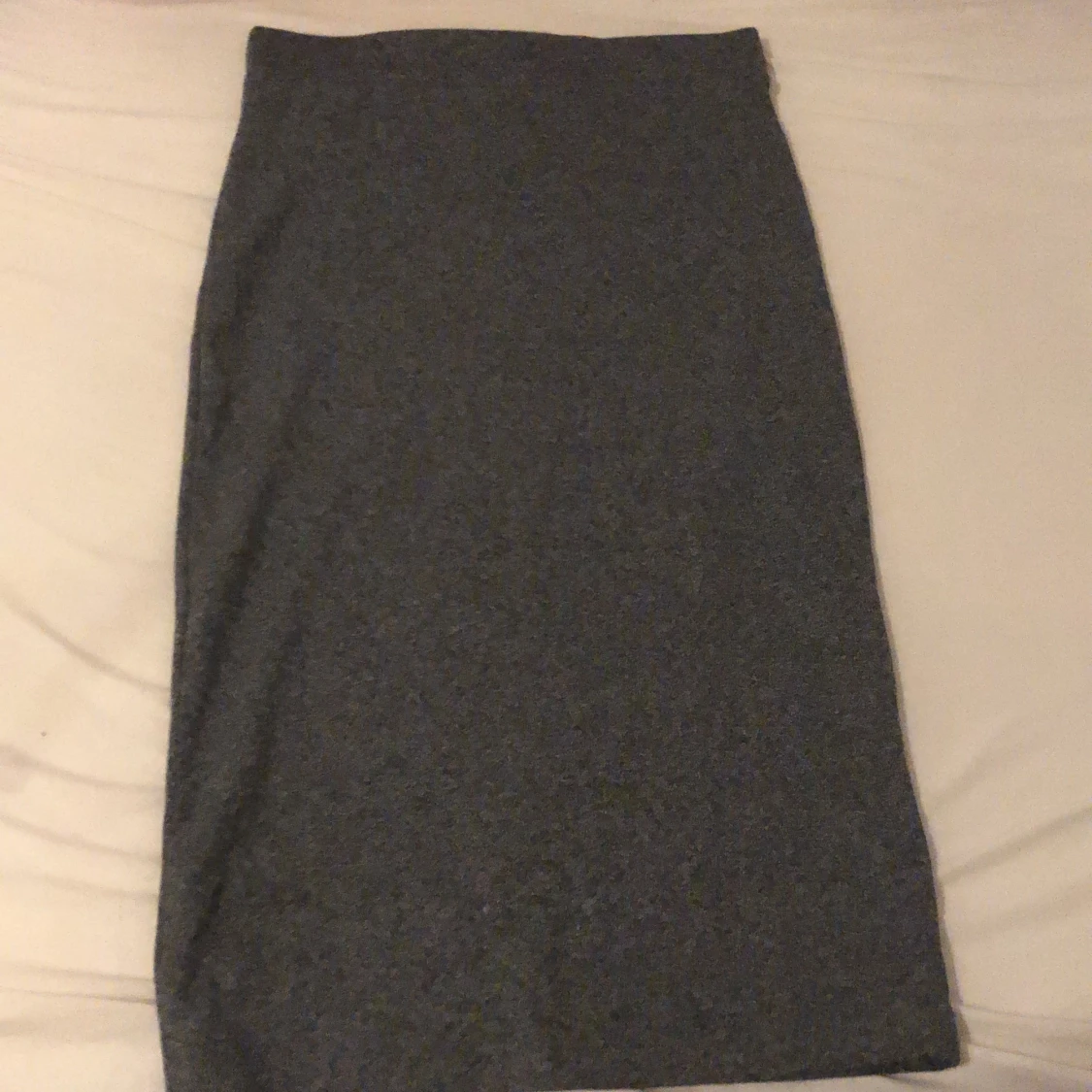 En grå pennkjol - 90