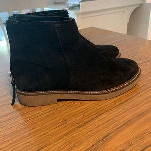 Vagabond storlek 36 - Vagabond vinter kängor, fodrade inuti. Använda en säsong men bra skick! Hämtas i Malmö eller skickas mot frakt (63kr postnord)