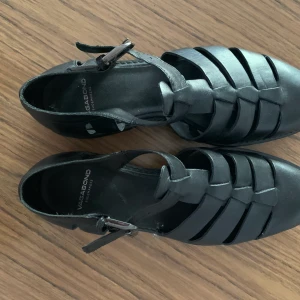 Vagabond storlek 36 - Vagabond skor/sandaler. Knappt använda. Hämtas i Malmö eller skickas mot frakt (63kr postnord)