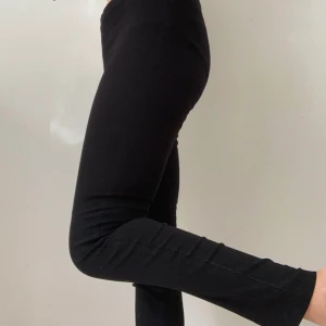 Typ pullon byxa, liknar lite kostymbyxor - Svara sköna byxor som aldrig är använda. Frakten står köparen för