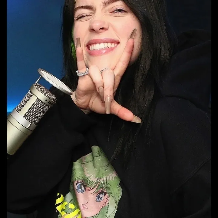 Söker Billie eilish saker, merch, posters, smycken osv. Söker också Harry Styles merch, och saker. Hör jättegärna va er om ni har nåt för någon billig peng☺️. Övrigt.