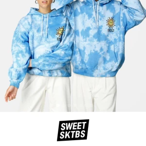 SÖKER DENNA HOODIE - söker den här hoodien i Small eller Medium 