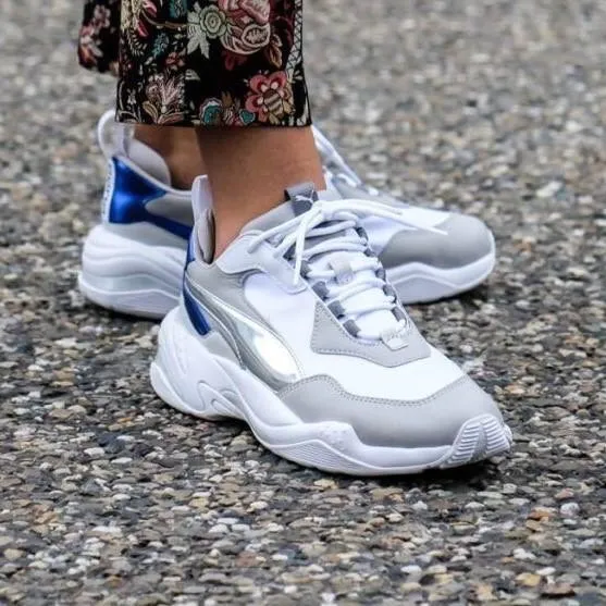 Super snygga chunkey sneakers från puma köpta för ca 5 månader senaste, då jag gärna ville ha sista paret så blev det en storlek för stort och de blev endast använda 1 gång (inomhus) storleken är 38 och det är presic som nya. Köpta för 1290;-   . Skor.