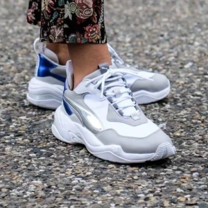 Puma thunder electric - Super snygga chunkey sneakers från puma köpta för ca 5 månader senaste, då jag gärna ville ha sista paret så blev det en storlek för stort och de blev endast använda 1 gång (inomhus) storleken är 38 och det är presic som nya. Köpta för 1290;-   