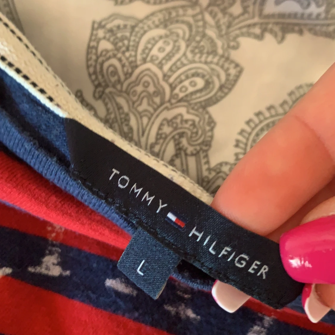 Röd och blå randig t-shirt  - 90