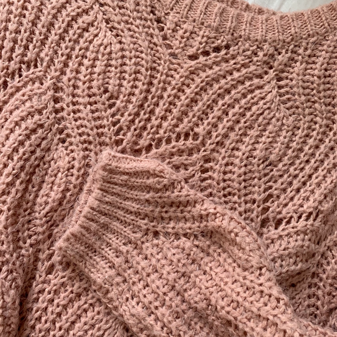 Gullig stickad tröja  - 90