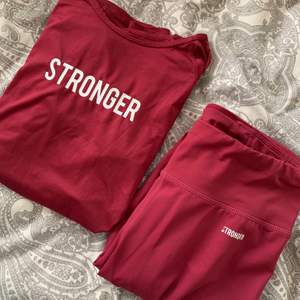 Rött Träningsset från stronger i storlek M💕 ny pris ca 1000kr för båda, säljer tröjan för 120:-. 🔴TIGHTS SÅLDA!!!🔴