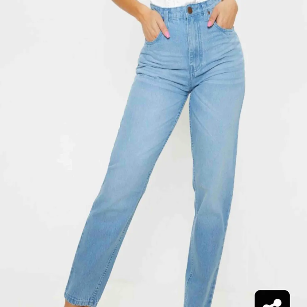 Säljer dessa jeans från plt som tyvärr var förstora på mig :( väldigt High Waist på bilden men sitter bra som low. Jeans & Byxor.