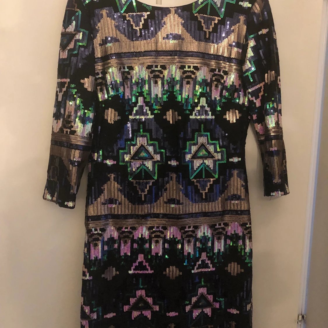 Snygg paljett festklänning