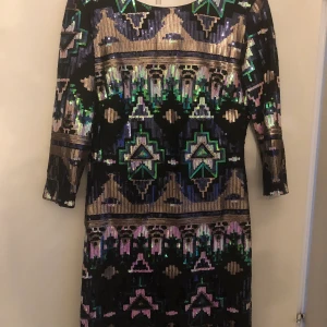 Snygg paljett festklänning - Klänning . Använd 1 gång . Nyskick . Stl 38