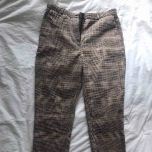  - Snygga byxor, använda bara ett fåtal gånger. 