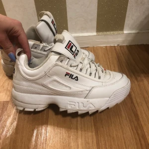 Fila skor 38,5 - Snygga fila skor . 38,5 . Använda men i fint skick