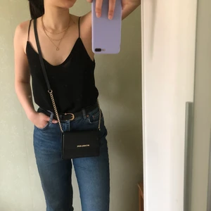 Basic linne - Ett basic linne i material lik mesh från Zara. I gott skick och använd 1 gång.  🦋Fraktkostnad tillkommer🦋