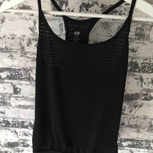 Sport-linne från H&M😍 - Sport-linne från hm som inte kommer till användning hos mig längre då jag inte använder linnen till träning. Ord pris:129kr