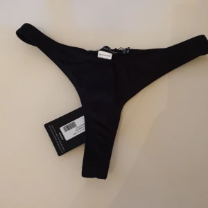 String bikini - Prislapp på