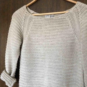  - Beige stickad tröja från Esprit, använd men i fint skick💛