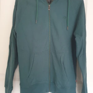 BIG STAR sweatshirt tröja huvtröja M - Huvtröja i bra använt skick! Storlek M Kommer från djur- och rökfritt hem Samfraktar