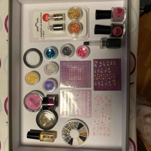  - Massa grejer för att köra nailart och annat pyssel för naglar. Det mesta är oanvänt. Säljer allt tillsammans och inte för sig. 