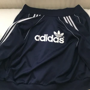 Adidas storlek S  - Coolt plagg från vetons retro 