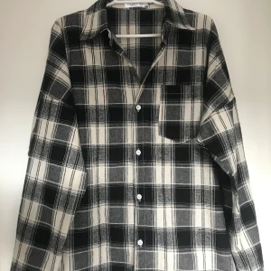 Unisex shirt - Checkered black and white shirt